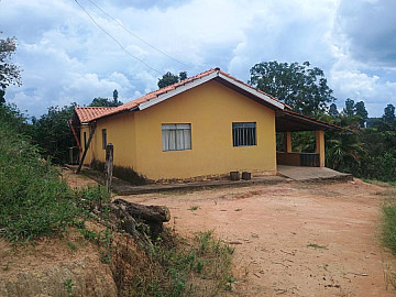 Fazenda aprox. 20 h� em Itaguara.